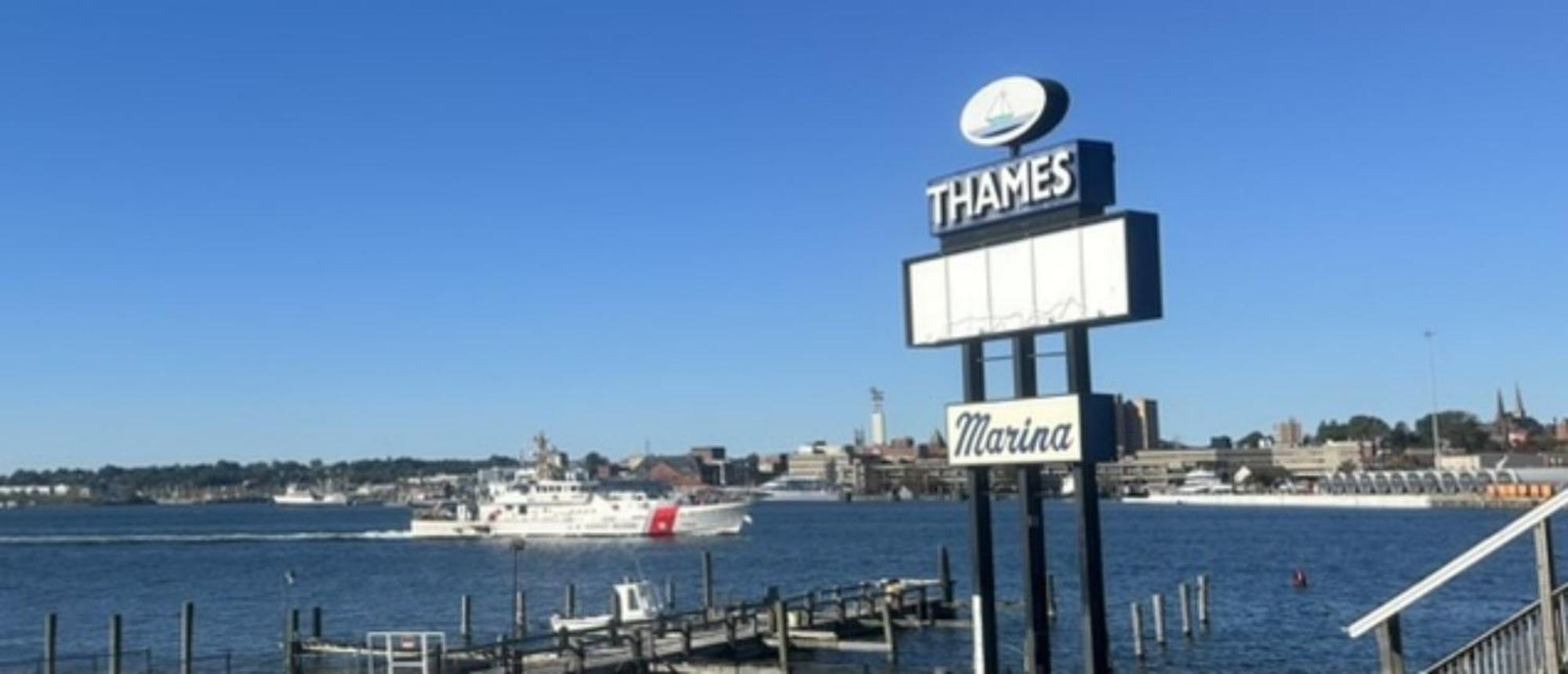Thames Inn And Marina Гротън Екстериор снимка