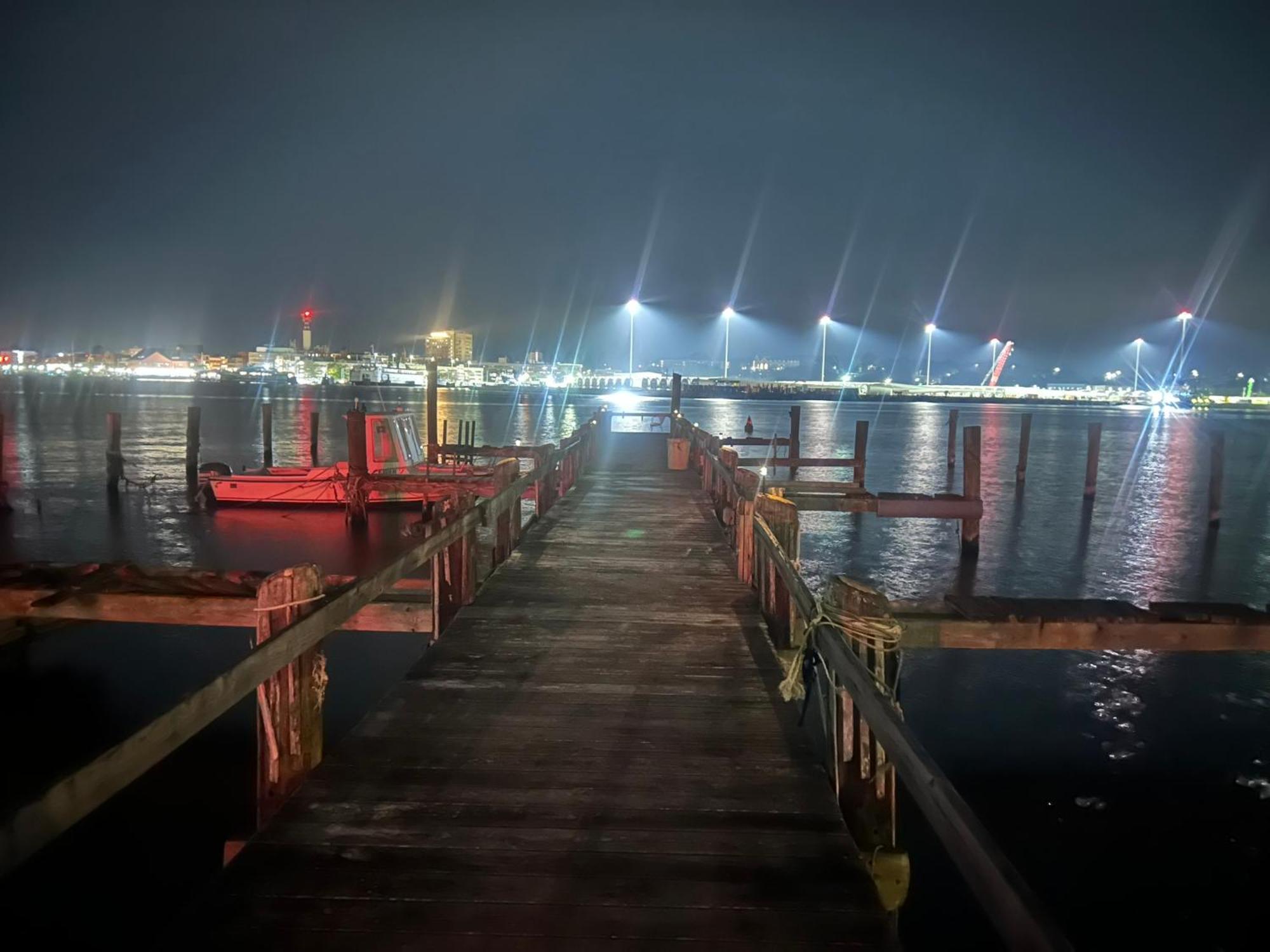 Thames Inn And Marina Гротън Екстериор снимка