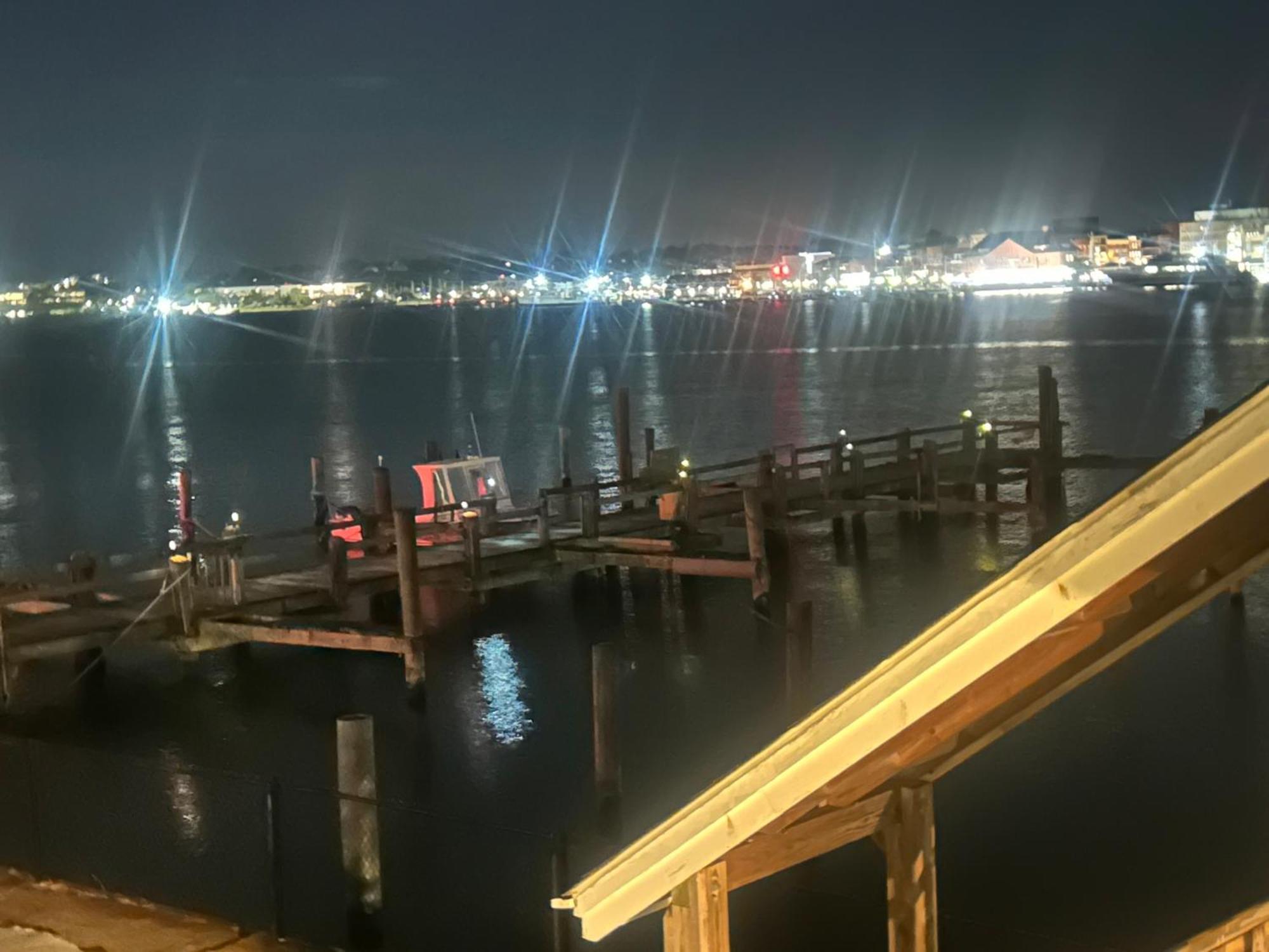 Thames Inn And Marina Гротън Екстериор снимка